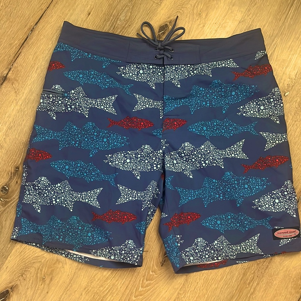 Mens vineyard vines swim trunks. Sz 34 Red, white and blue shark print. Like new